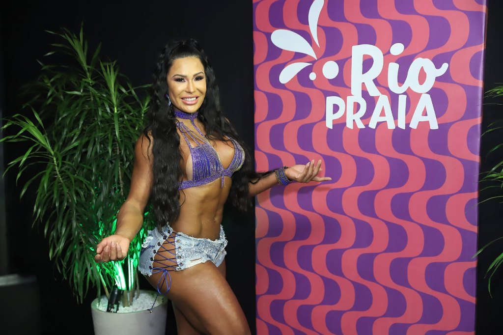 Gracyanne Barbosa marcou presença no camarote Rio Praia (Foto: Daniel Pinheiro/AgNews )