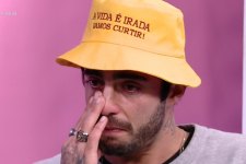 Pedro Scooby chorou após ver vídeo de filho (Reprodução/Globoplay)
