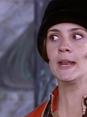 Catarina (Adriana Esteves) exigirá sua parte na herança em O Cravo e a Rosa (Foto: Reprodução/TV Globo)