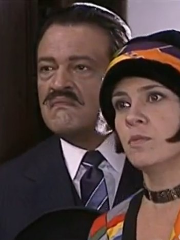 Adriana Esteves (Catarina) e Luís Melo (Batista) em cena de O Cravo e a Rosa (Foto: Reprodução/TV Globo)
