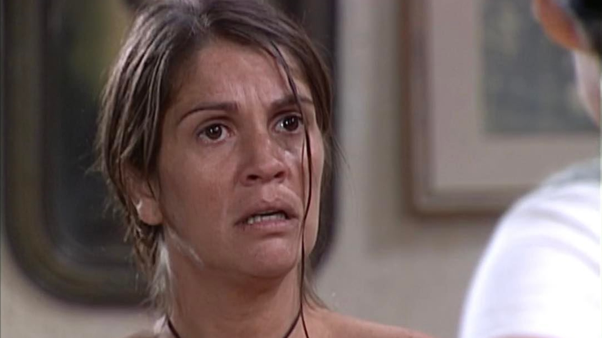 Joana (Tássia Camargo) descobre ligação de Manoel com Batista (Luís Melo) em O Cravo e a Rosa (Foto: Reprodução/TV Globo)