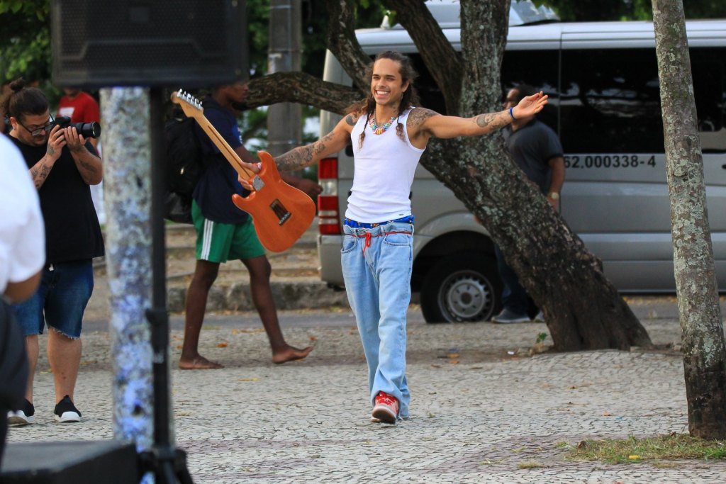 Vitão fez show na Praça do Ó na Barra da Tijuca (Foto: Dilson Silva/AGNEWS)