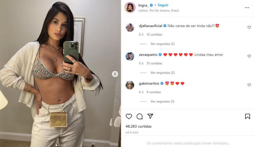 Mulher de Zé Vaqueiro faz selfie com top estiloso e cantor elogia