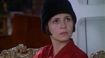 Catarina (Adriana Esteves) exigirá fortuna de Batista (Luís Melo) em O Cravo e a Rosa (Foto: Reprodução/TV Globo)