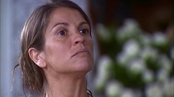 Joana (Tássia Camargo) usará trunfo para pressionar Batista (Luís Melo) em O Cravo e a Rosa (Foto: Reprodução/TV Globo)