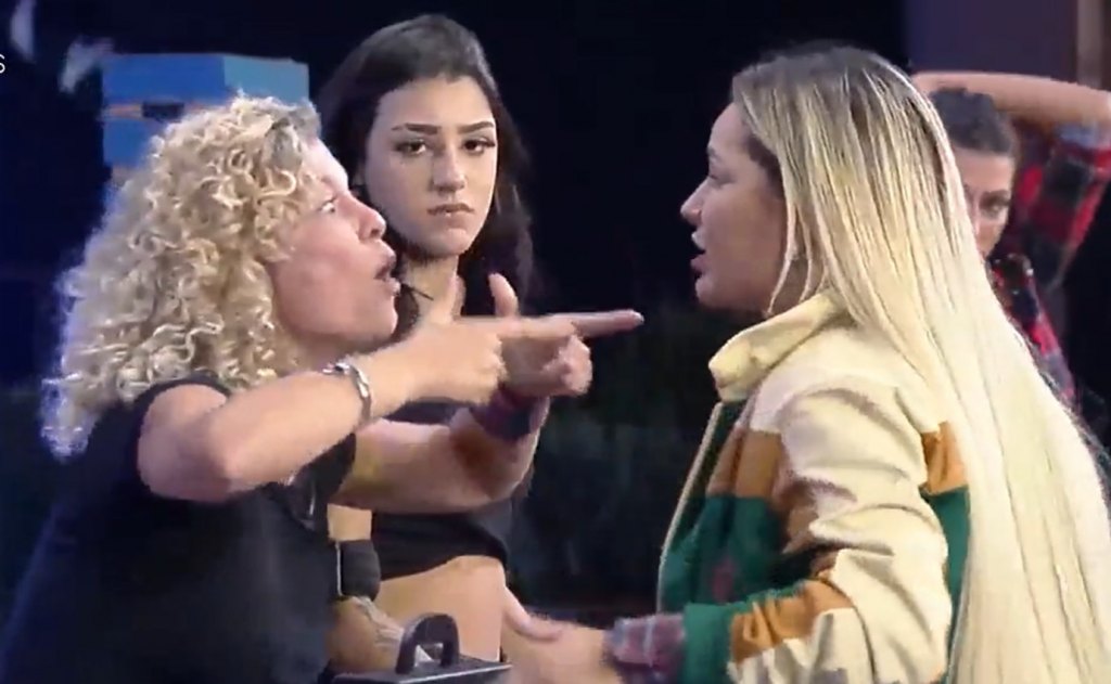 Deolane Bezerra e Bárbara Borges brigam feio durante dinâmica em A Fazenda 2022