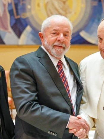 Lula e Janja se encontram com Papa Francisco no Vaticano
