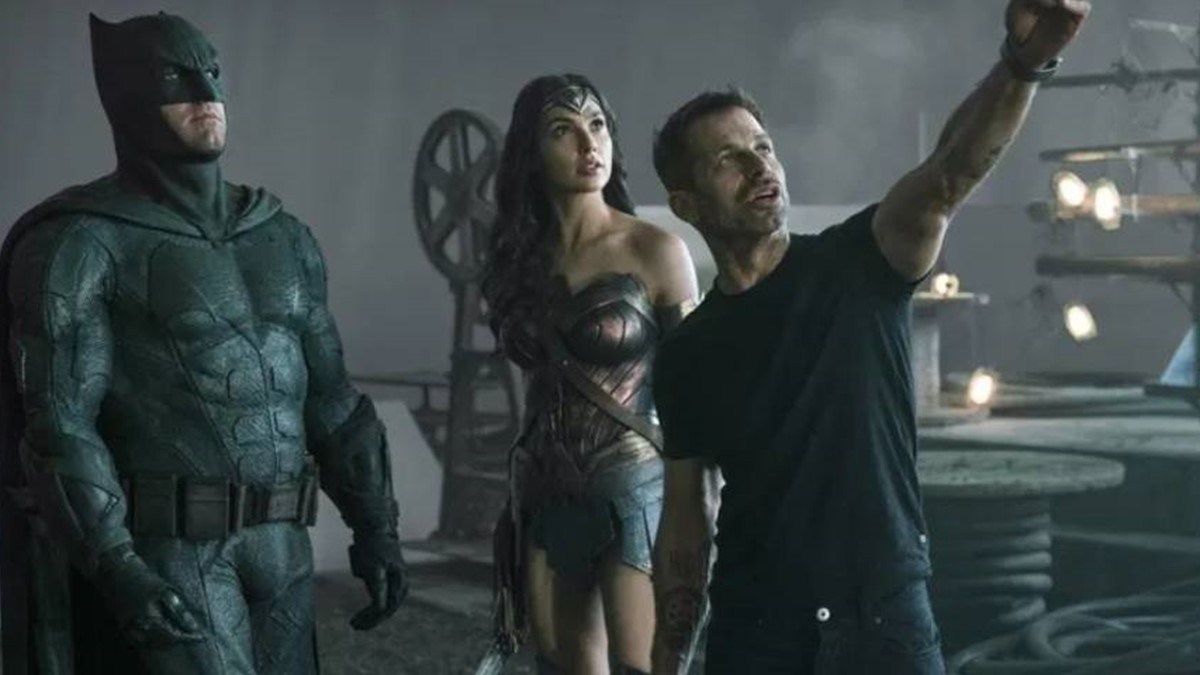 Ben Affleck, Gal Gadot e Zack Snyder em filmagens de Liga da Justiça