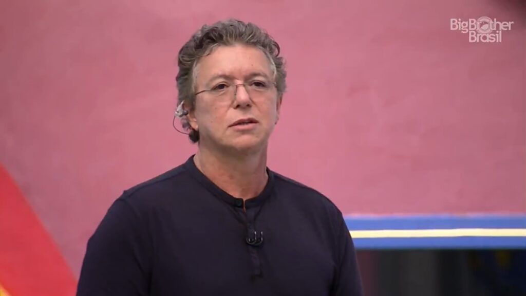 BBB 2023: Boninho dá bronca nos brothers e gera climão Boninho na casa do Big Brother Brasil; diretor acabou soltando informação sobre a participação de um sertanejo no BBB 2023 (Foto: Reprodução/TV Globo)