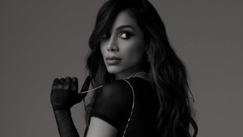 Anitta volta a seguir cantor famoso e ex-amigo após polêmica Anitta comenta sobre fim de carreira