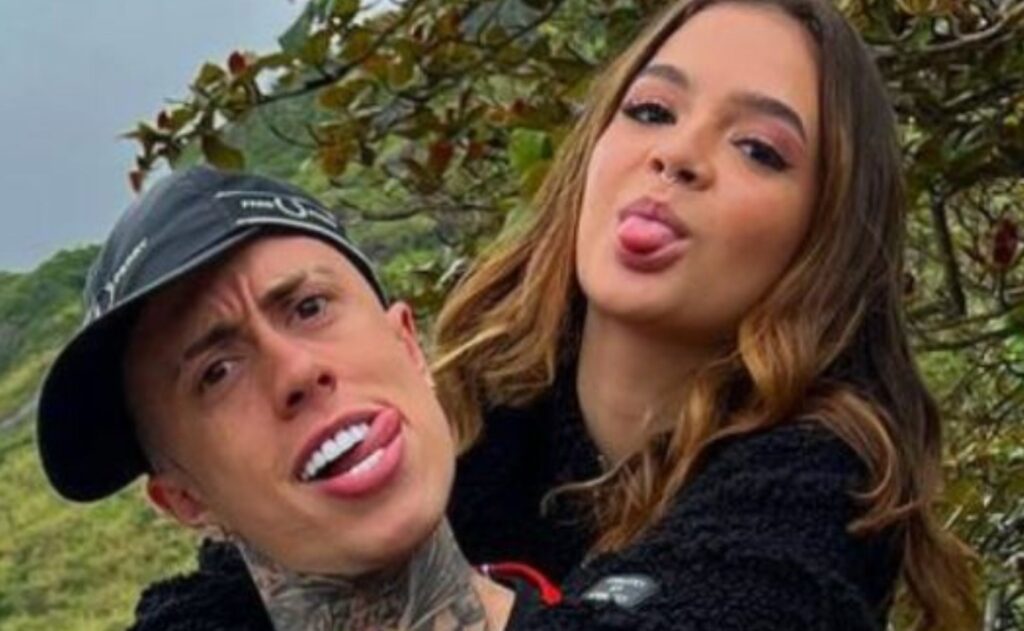 Mel Maia manda recado após mulheres darem em cima de seu namorado Mel Maia e MC Daniel posam juntos ao torcerem pela Seleção