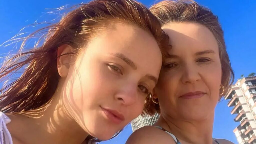 Mãe de Larissa Manoela se pronuncia após deixar de seguir a filha Larissa Manoela e a mãe, Silvana Santos