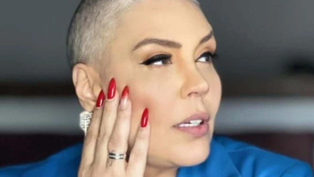 Simony detalha fase em luta contra câncer: “Fui examinada” Simony