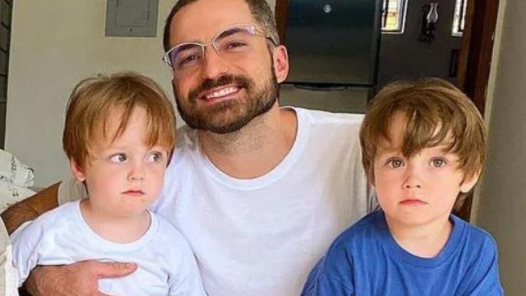 Viúvo de Paulo Gustavo passa por susto com os filhos durante viagem Thales Bretas e os filhos
