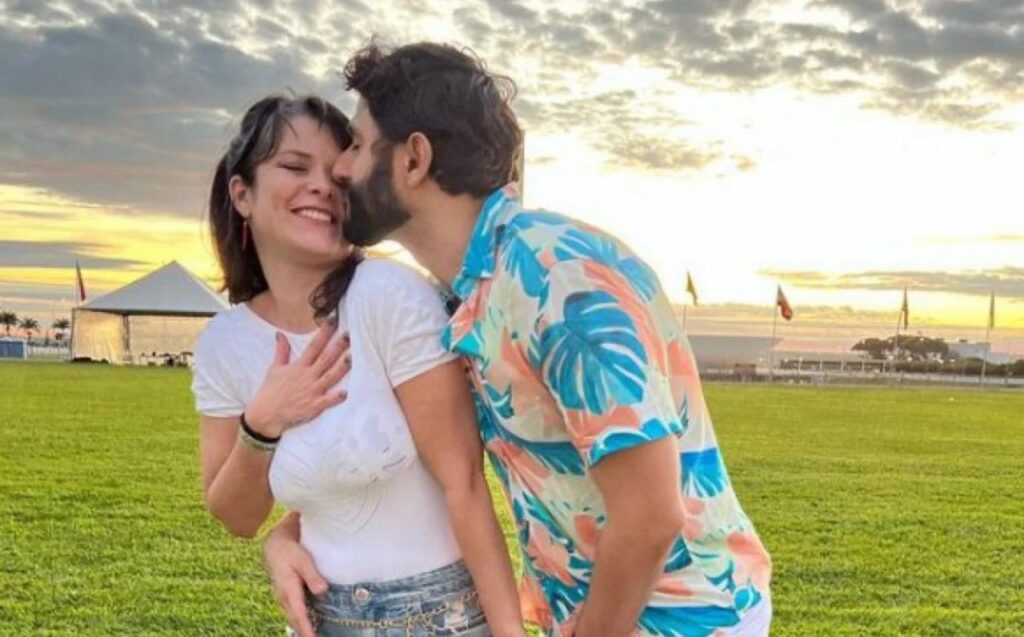 Samara Felippo expõe sentimento pelo namorado: “Não dá para guardar” Samara Felippo e namorado