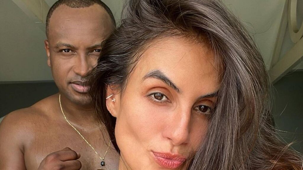 Thiaguinho e Carol Peixinho
