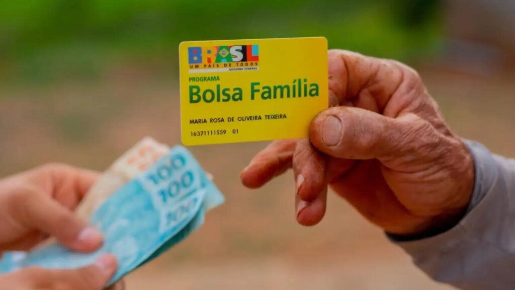 Jornalista da Globo dá triste notícia sobre Bolsa Família: “Cortado” Bolsa Família