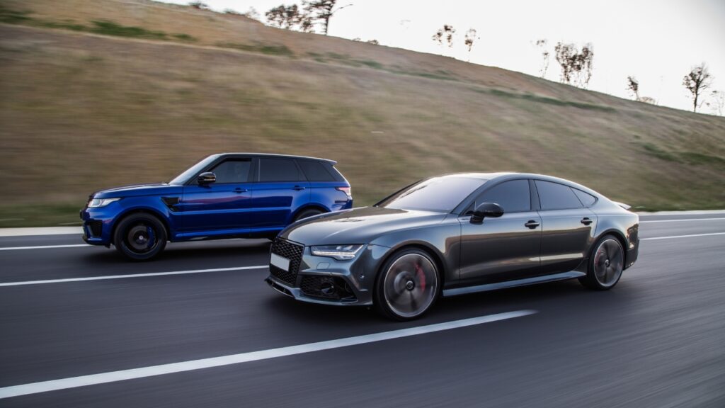 Essas duas montadoras de carros fizeram pedido milionário para o governo Carros na pista