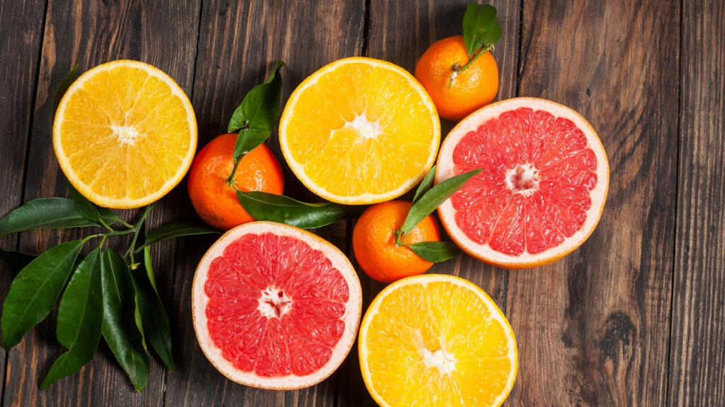 ESTES alimentos vão te ajudar a manter sua pele saudável e radiante Frutas citricas