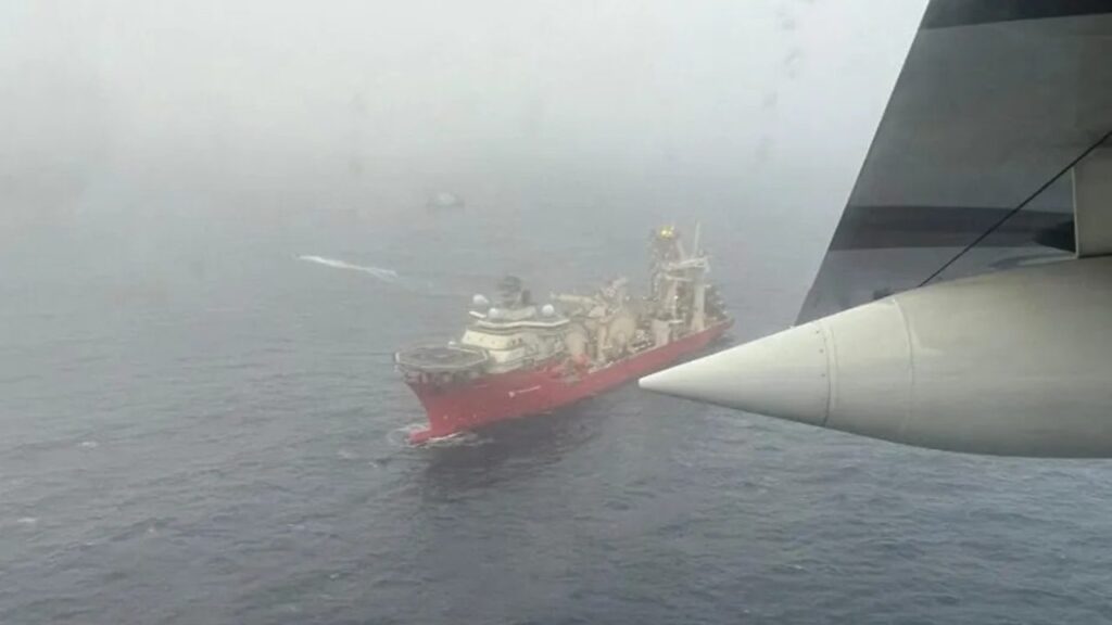Guarda Costeira divulga fotos de busca por submarino desaparecido e faz atualização importante Navio Deep Energy que participa das buscas por submarino
