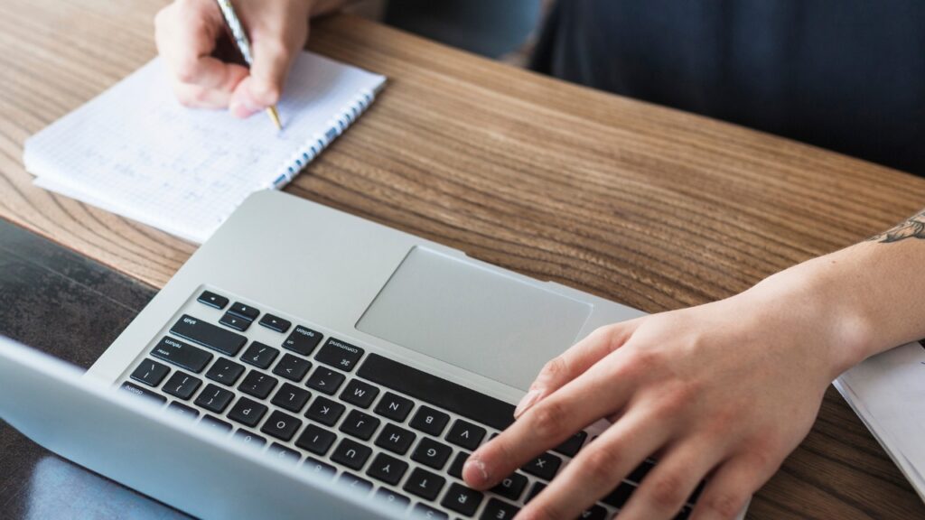 Preste atenção no PRAZO FINAL para se inscrever no Prouni Pessoa usando notebook
