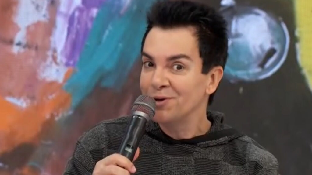 Regis Danese dá opinião chocante sobre depressão e causa revolta fora da igreja Regis Danese