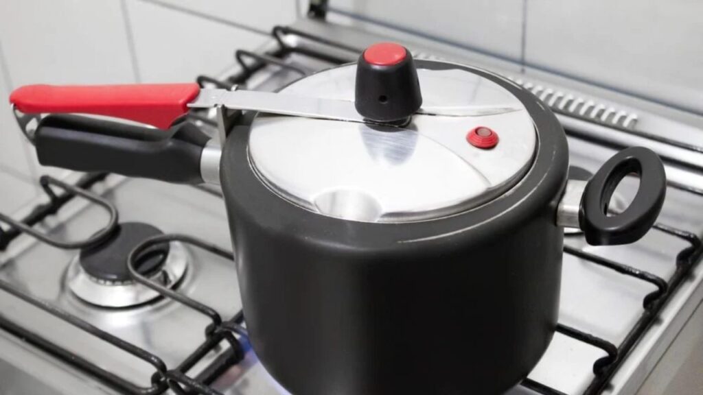 Evite explosões! Descubra a maneira correta de limpar sua panela de pressão Como limpar a panela de pressão