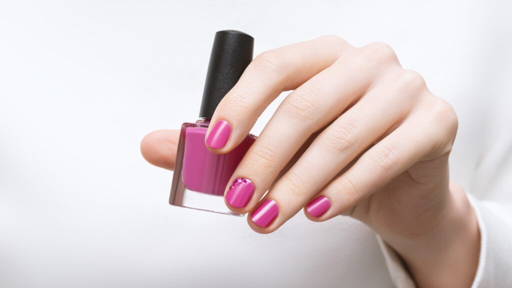 Ideias de unhas decoradas com esmalte rosa inspiradas na Barbie Esmalte rosa