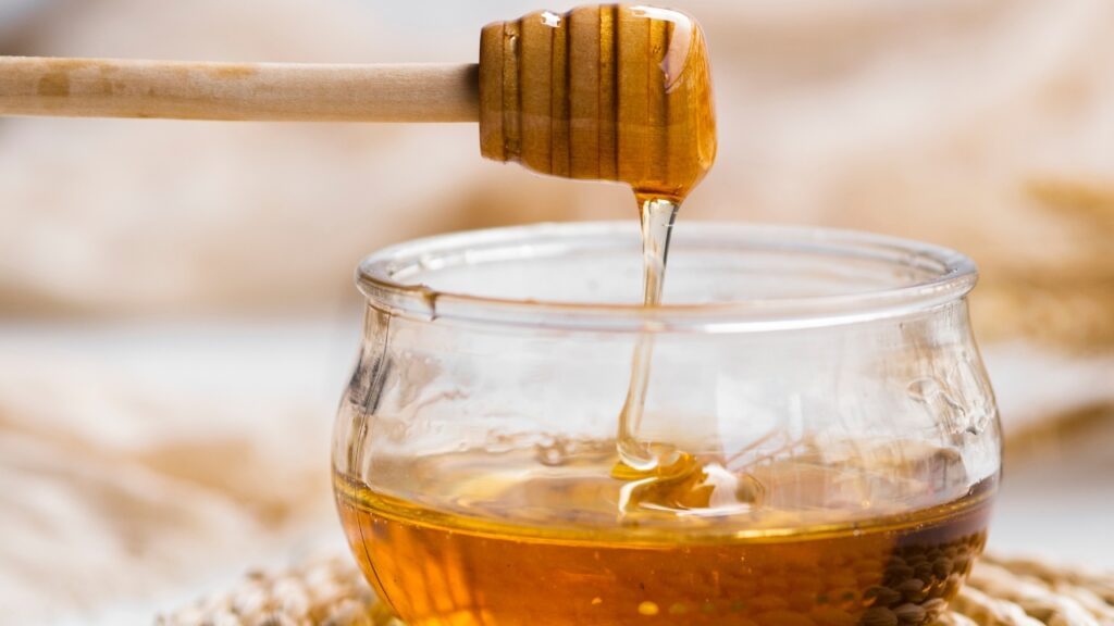 Receita de condicionador de canela e mel para clarear cabelos grisalhos Mel