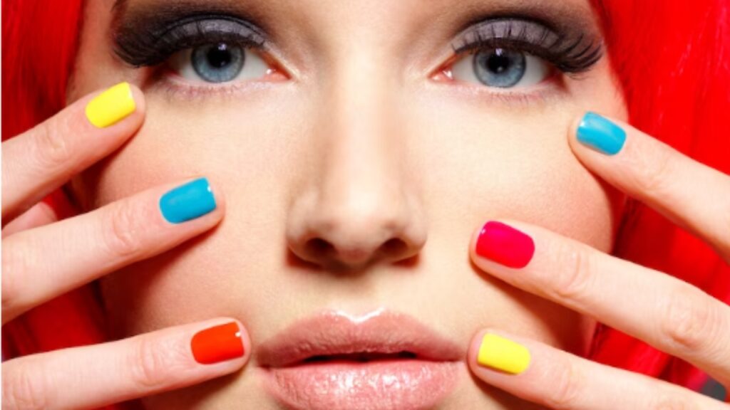 As cores de esmaltes que vão BOMBAR durante este inverno Unhas coloridas