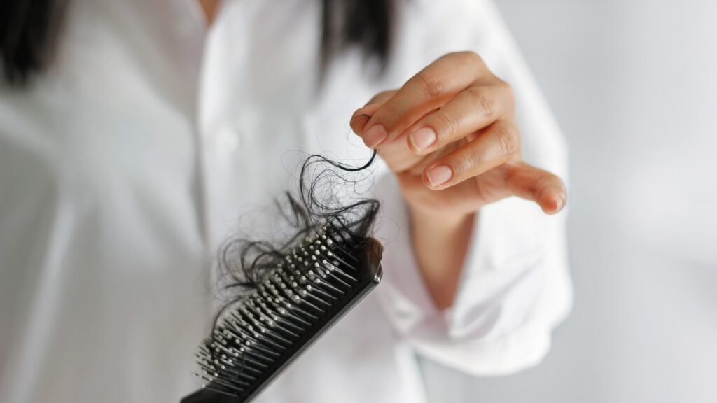 Como limpar a escova de cabelo: confira um passo a passo simples e prático Como limpar a escova de cabelo