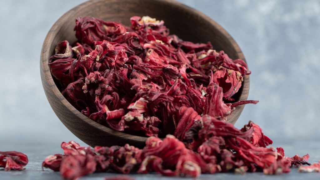 Faça ESTA tintura de hibisco e alecrim para cabelos grisalhos Hibisco