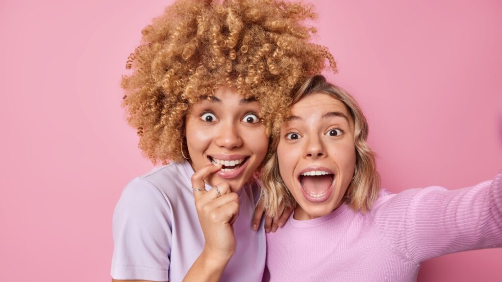 Mulheres extrovertidas