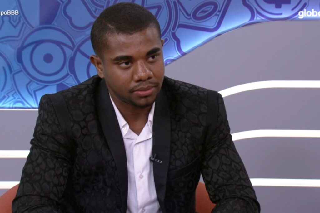 Davi Brito joga indireta após perder contrato com a Globo