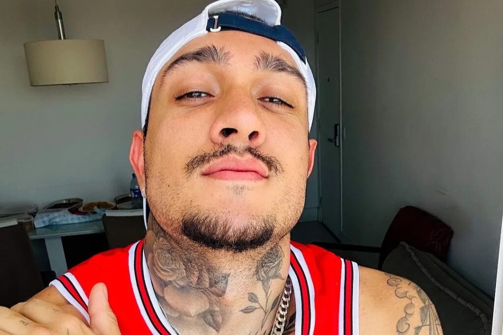 Mc Binn responde comentários maldosos e nega ter engordado