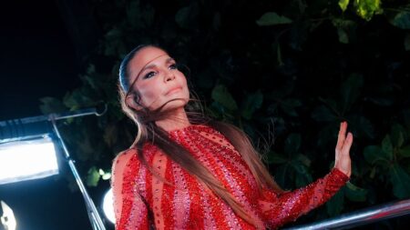 Ivete Sangalo fala sobre polêmica envolvendo maus tratos de animais em show Ivete Sangalo fala sobre polêmica envolvendo maus tratos de animais em show