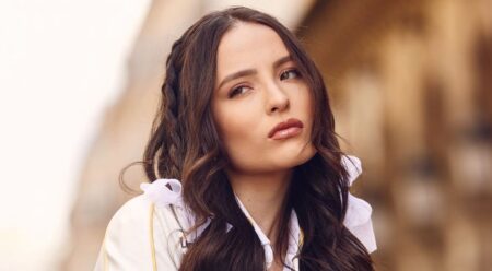 Larissa Manoela revela que não se arrepende de assumir carreira após briga com os pais Larissa Manoela revela que não se arrepende de assumir carreira após briga com os pais