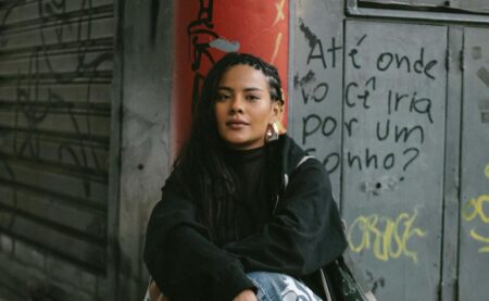 Bella Campos faz desabafo sobre impacto das redes sociais em sua saúde mental
