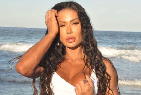 Gracyanne Barbosa rebate crítica de internauta sobre seu corpo