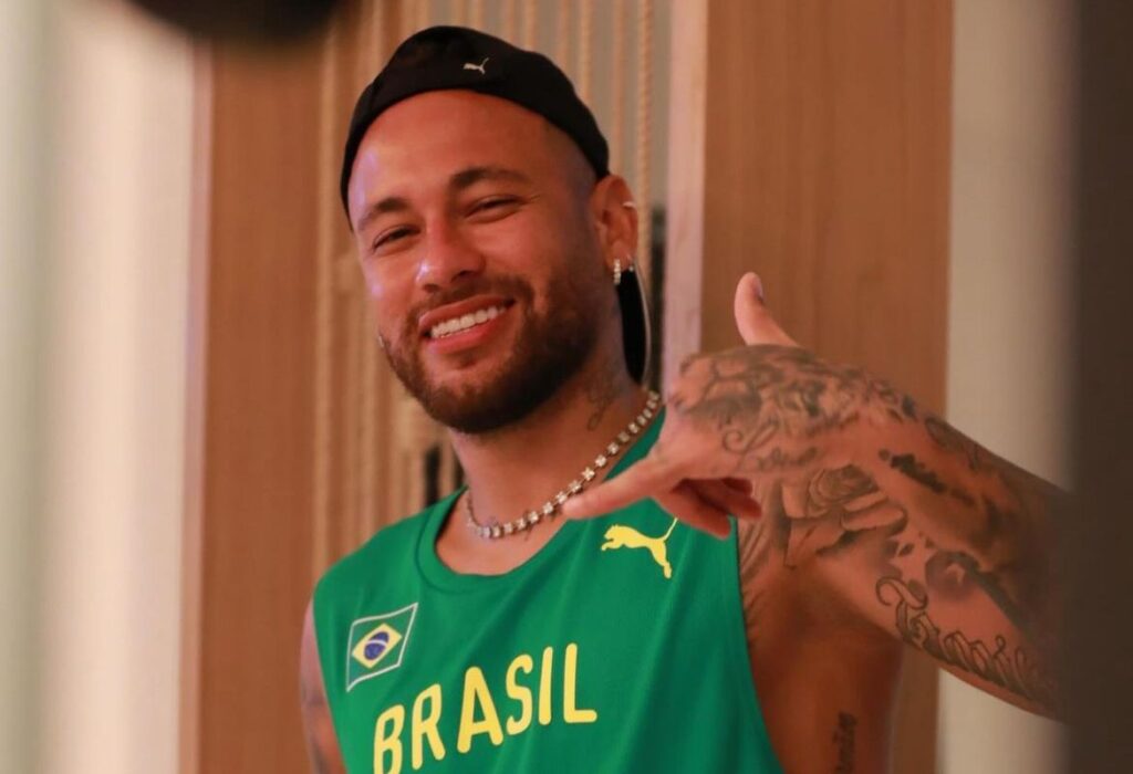 Neymar Jr. volta aos gramados após um ano afastado