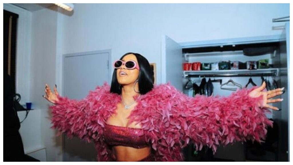 cardi b e levada para o hospital as pressas