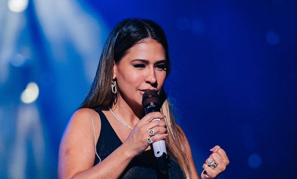 Simone Mendes surpreende funcionárias de Carlinhos Maia com presentes Simone Mendes surpreende funcionárias de Carlinhos Maia com presentes