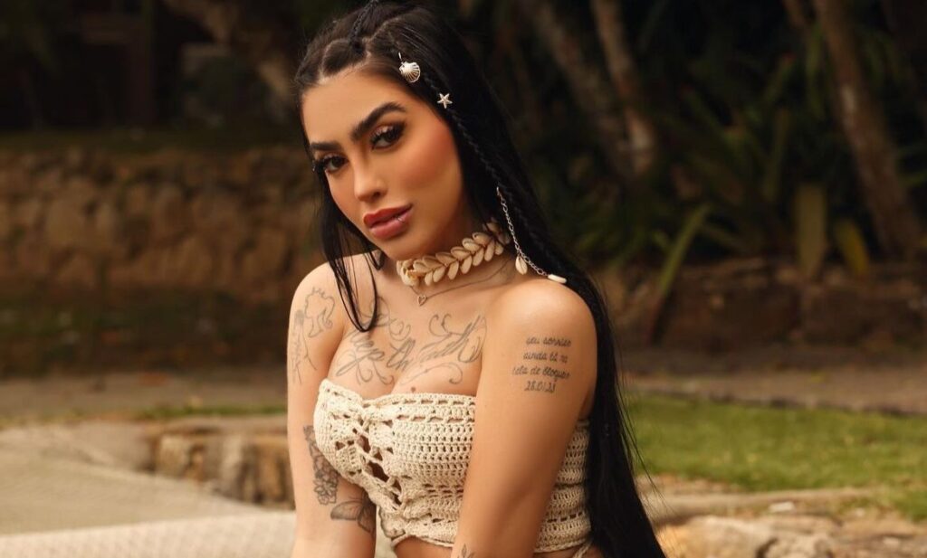 MC Mirella expulsa seus pais de casa após atitude inaceitável