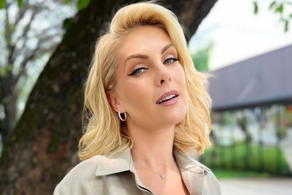 Ana Hickmann renova com a Record por mais três anos Ana HIckmann