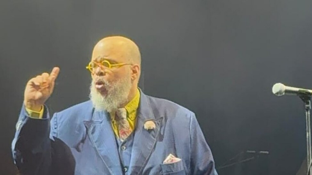 Ed Motta se pronuncia sobre polêmica envolvendo funcionário