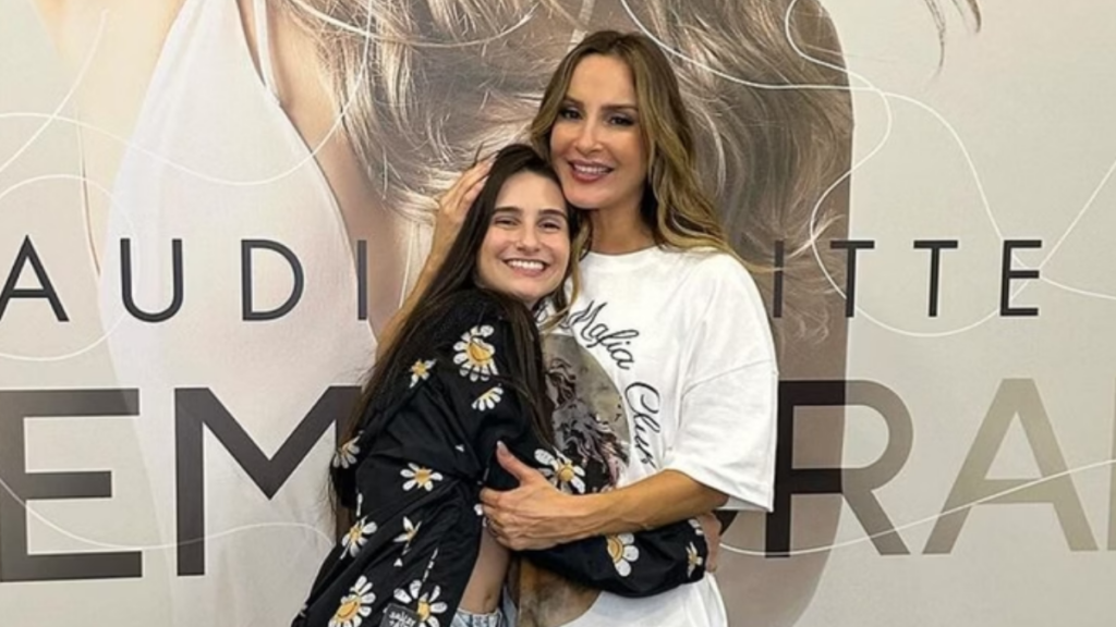 Morre Isabella Oliveira, bailarina de Claudia Leitte aos 21 anos