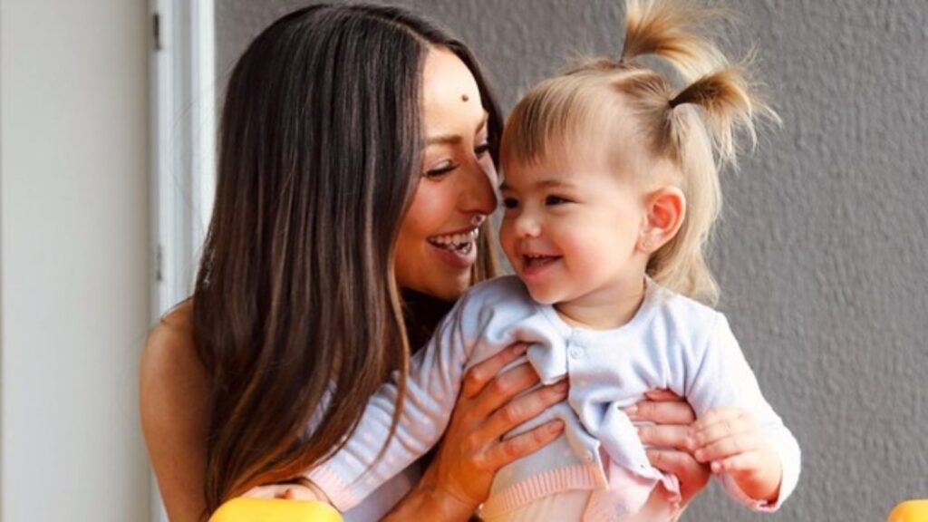Sabrina Sato posta foto com filha após perda de bebê sabrina sato zoe