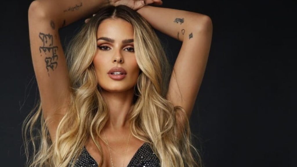 Yasmin Brunet afirma que vai processar médicos que disseram que ela fez bichectomia Yasmin Brunet