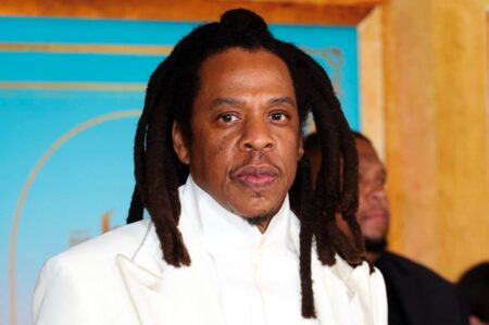Rapper Jay-Z é acusado de abusar de uma menina de 13 anos Rapper Jay-Z é acusado de abusar de uma menina de 13 anos