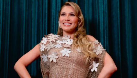 Lívia Andrade alfineta Sonia Abrão no ‘Melhores do Ano’ Lívia Andrade alfineta Sonia Abrão no 'Melhores do Ano'